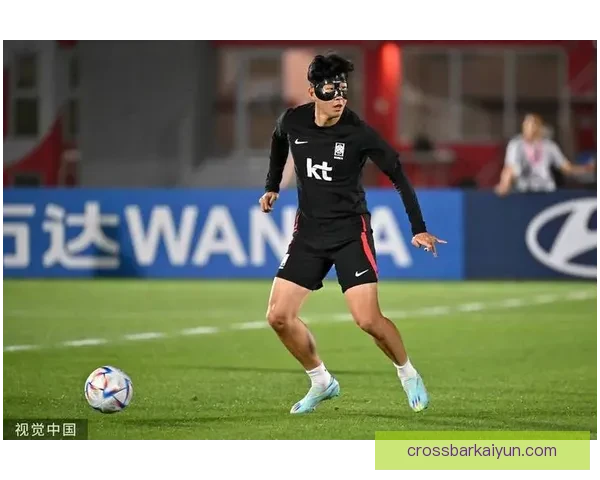 孙兴慜谈及偶像与榜样，表现稳健，备受年轻球员关注。