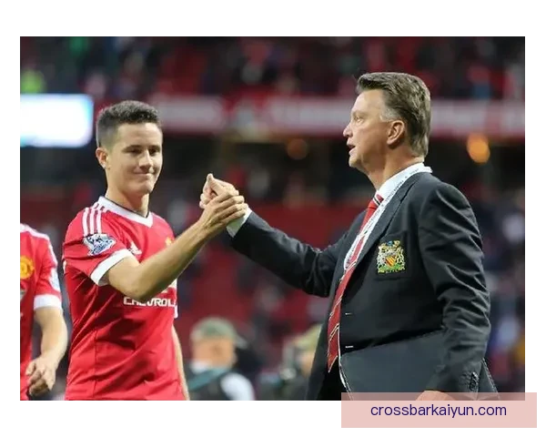 范加尔在曼联时期表现稳健，带队经历了多场关键战役与挑战